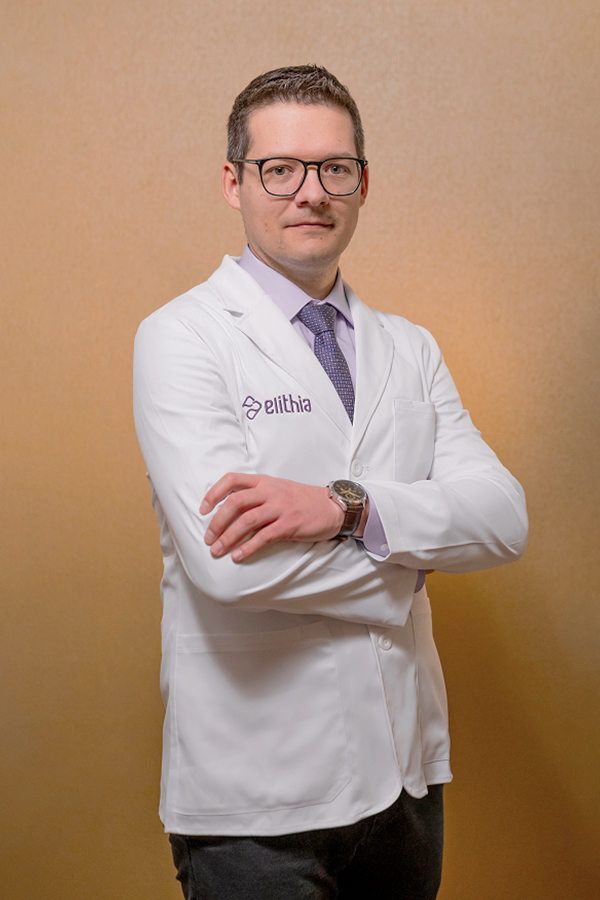 Dr. Radu Botezatu, Medic Primar Obstetrică-Ginecologie, Asistent Universitar, Doctor în Științe Medicale, Elithia